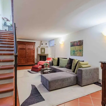 Debby Villa Lucca