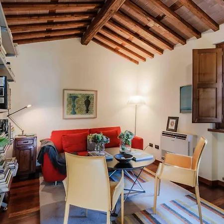 Debby Villa Lucca